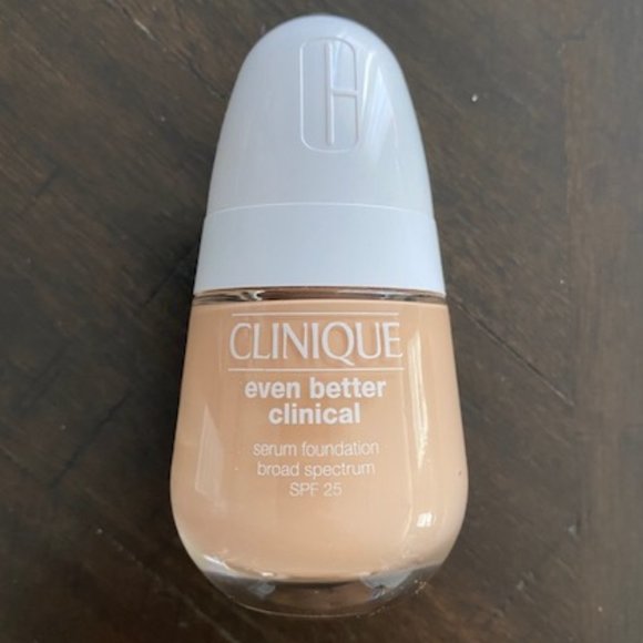 Clinique Even Better Clinical Serum Foundation SPF 25, CN 18 Cream Whip - Picture 2 of 7
